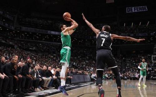 NBA球星米切尔、戈贝尔确诊新冠肺炎：赛季暂停，警示防疫责任